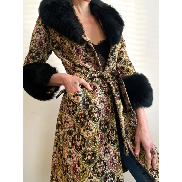 Private Collection: Vintage Tapestry Coat. Small - Picture 3 of 9